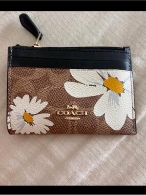 Coach Brown & White Daisy Zip Card Case with Gold Logo